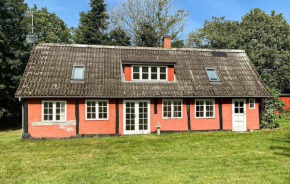 Cozy Home In Aakirkeby With Wifi